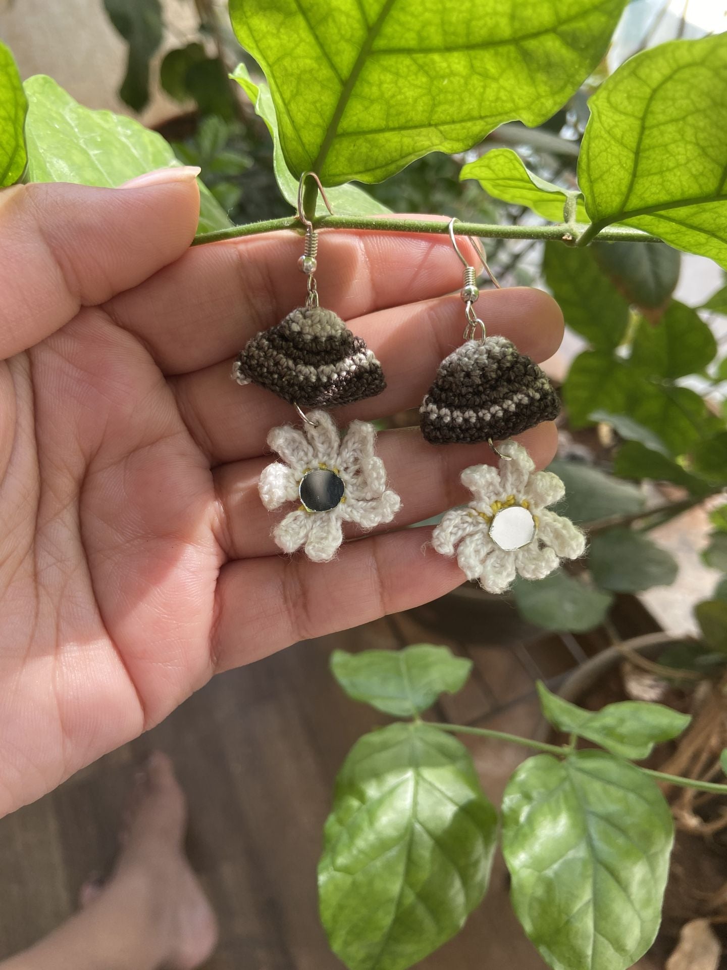 Laadli Handmade- Small Daisy