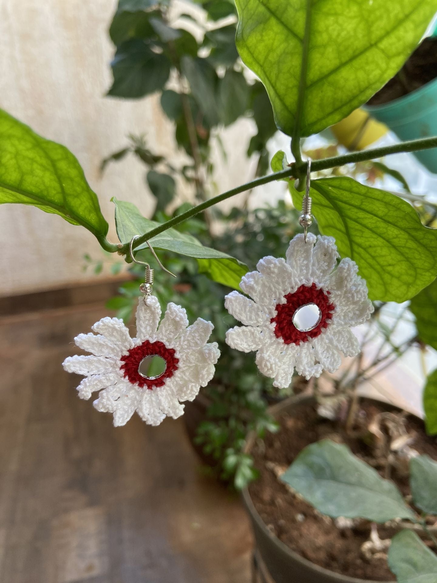 Laadli Handmades- Gerbera Daisy