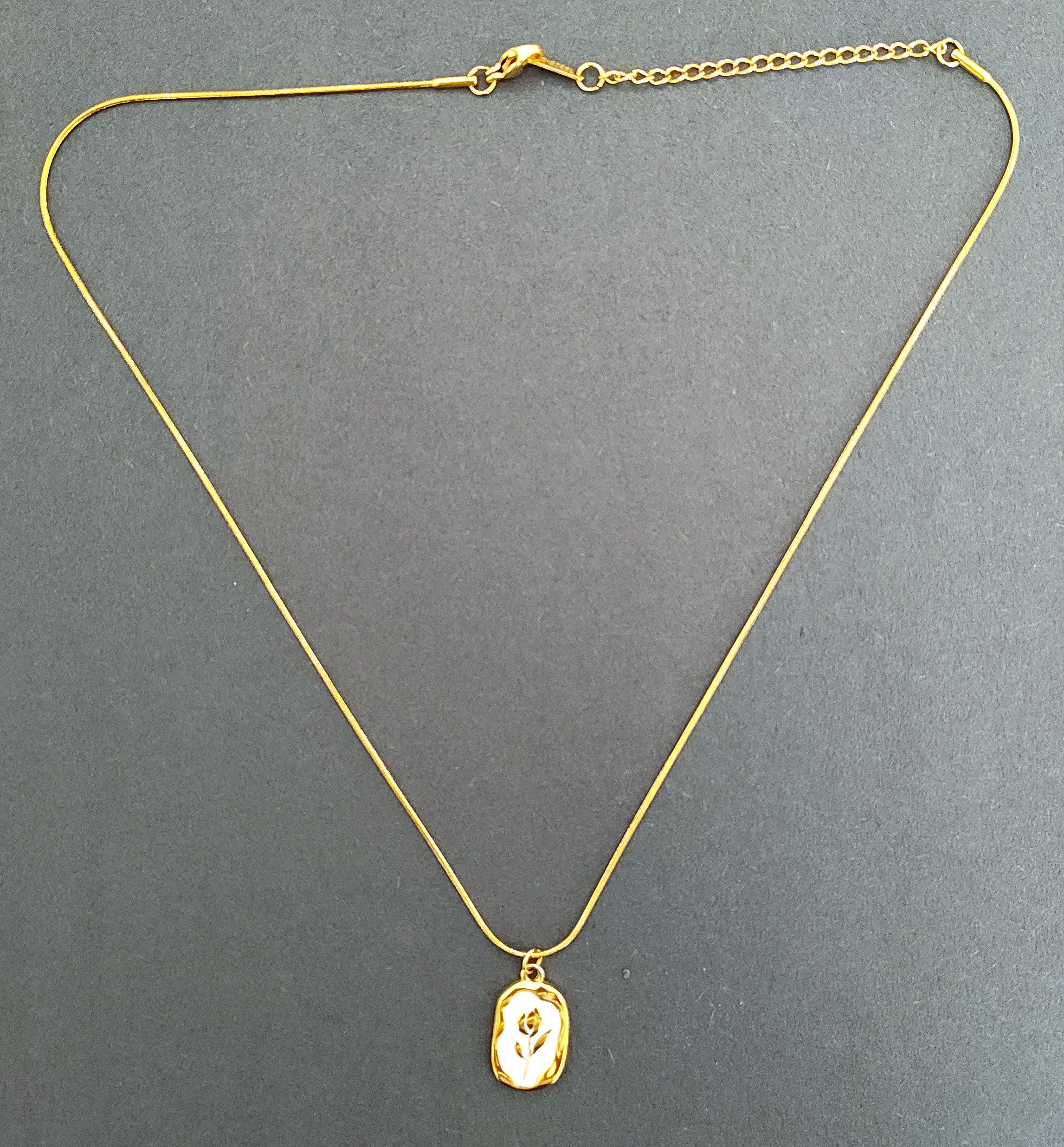 BeYoou.Bling Anti-Tarnish Waterproof Stainless Steel Oval Rose Enamel Pendant Necklace
