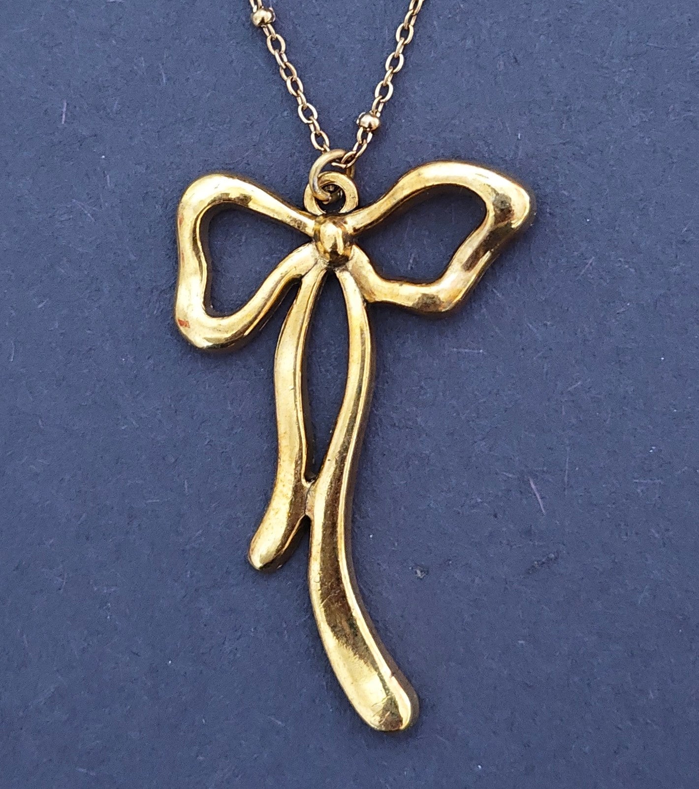 BeYoou.Bling Anti-Tarnish Waterproof Stainless Steel Ribbon Bow Pendant Necklace