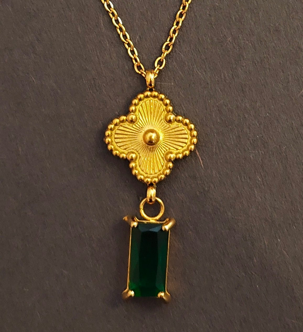 BeYoou.Bling Anti-Tarnish Waterproof Stainless Steel Luxury Green Crystal Pendant Necklace for Women