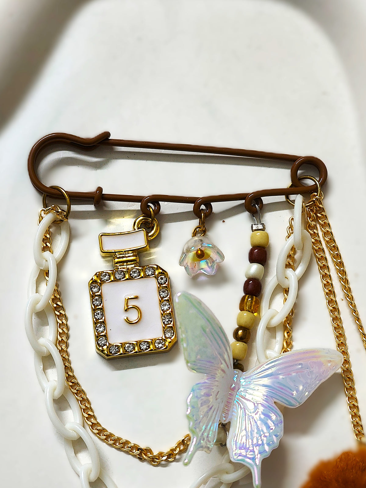 BeYoou.Bling kawaii Handcrafted Elegant No. 5 Perfume Bottle Safety Pin Brooch, Kilt Pin