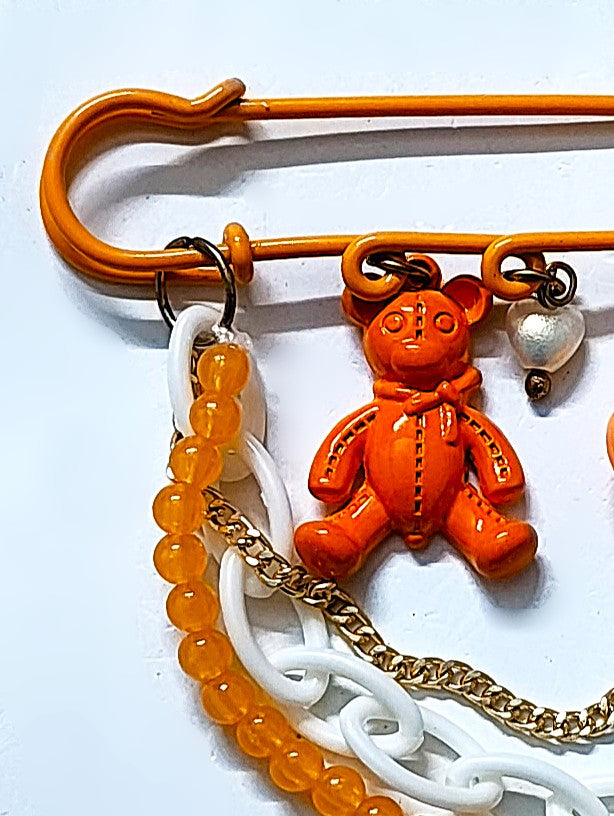 BeYoou.Bling kawaii Handcrafted Cute Orange Teddy Bear Safety Pin Brooch/Kilt Pin