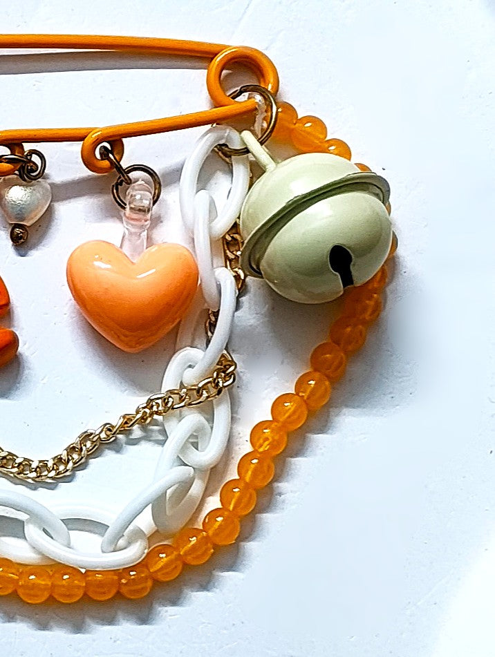 BeYoou.Bling kawaii Handcrafted Cute Orange Teddy Bear Safety Pin Brooch/Kilt Pin