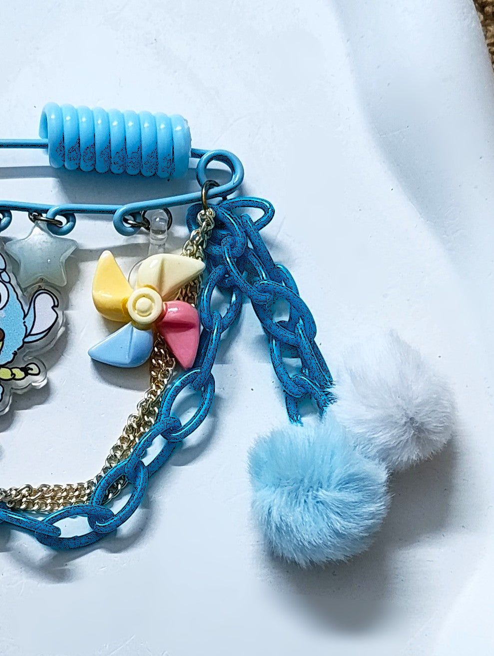 BeYoou.Bling kawaii Handcrafted Cute Cartoon Character Safety Pin Brooch/Kilt Pin