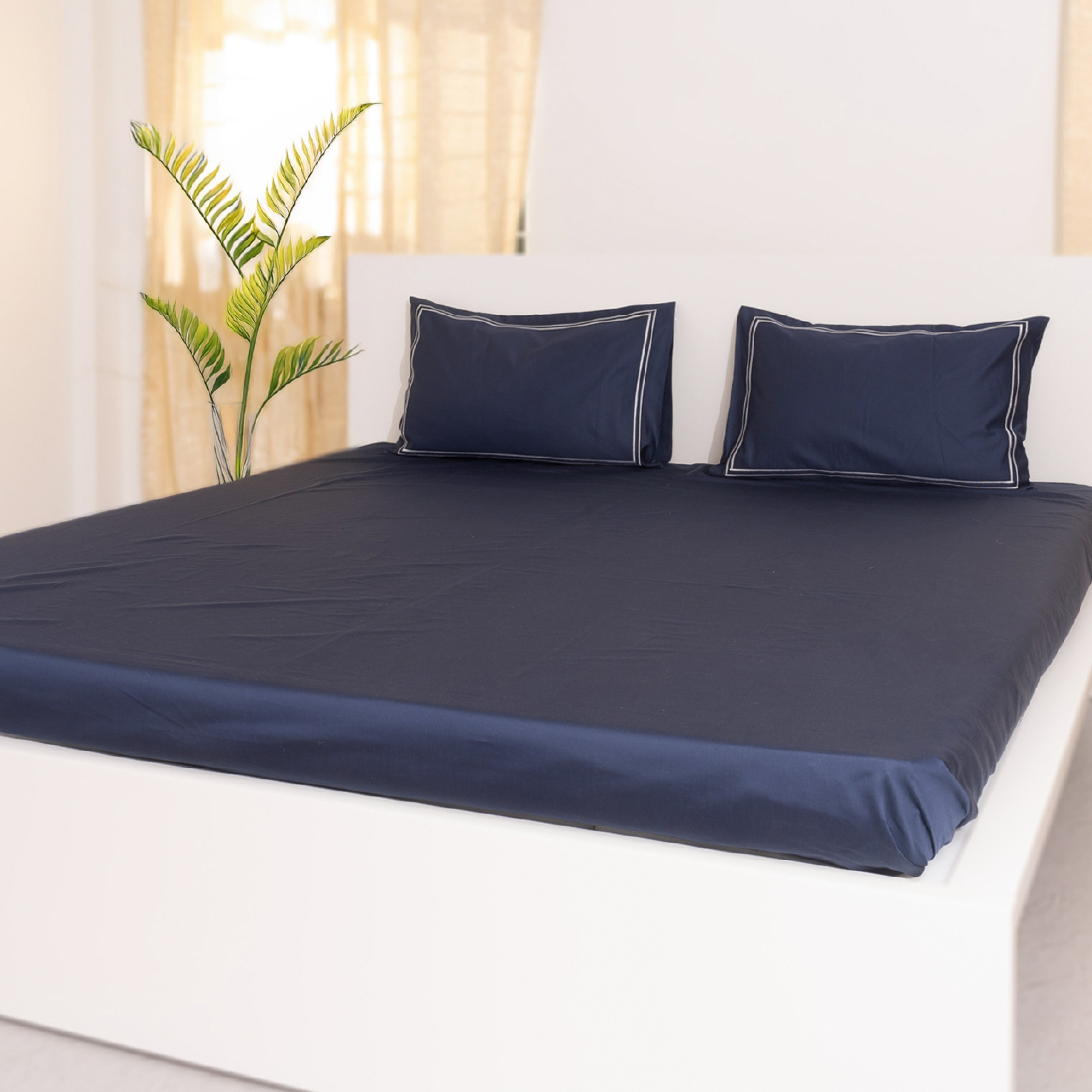Silver Double Merrow on Navy, 700 TC, Bedsheet Set