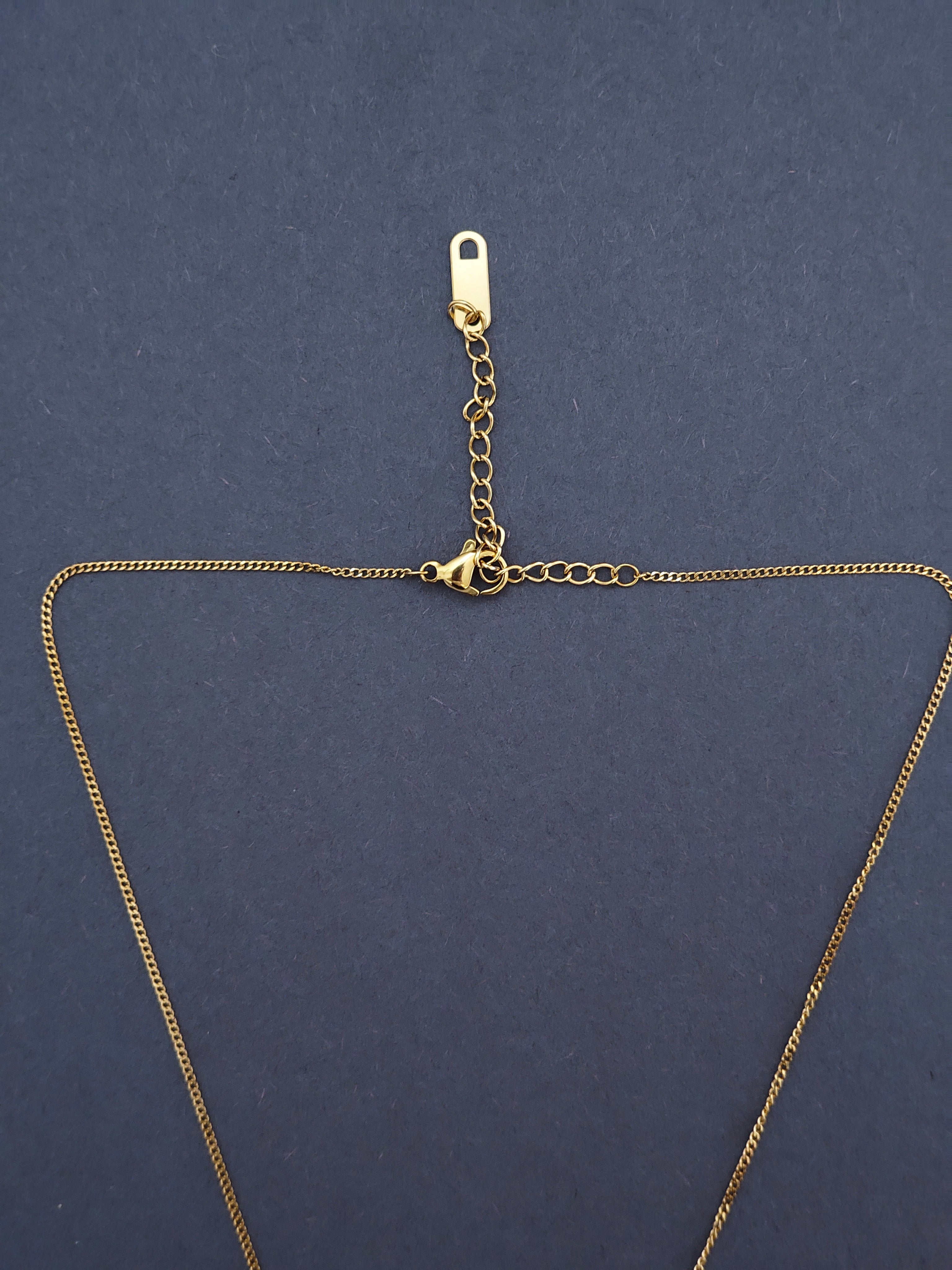 BeYoou.Bling Vintage Gold Oval Evil Eye Medallion Pendant Necklace (46cm Chain)