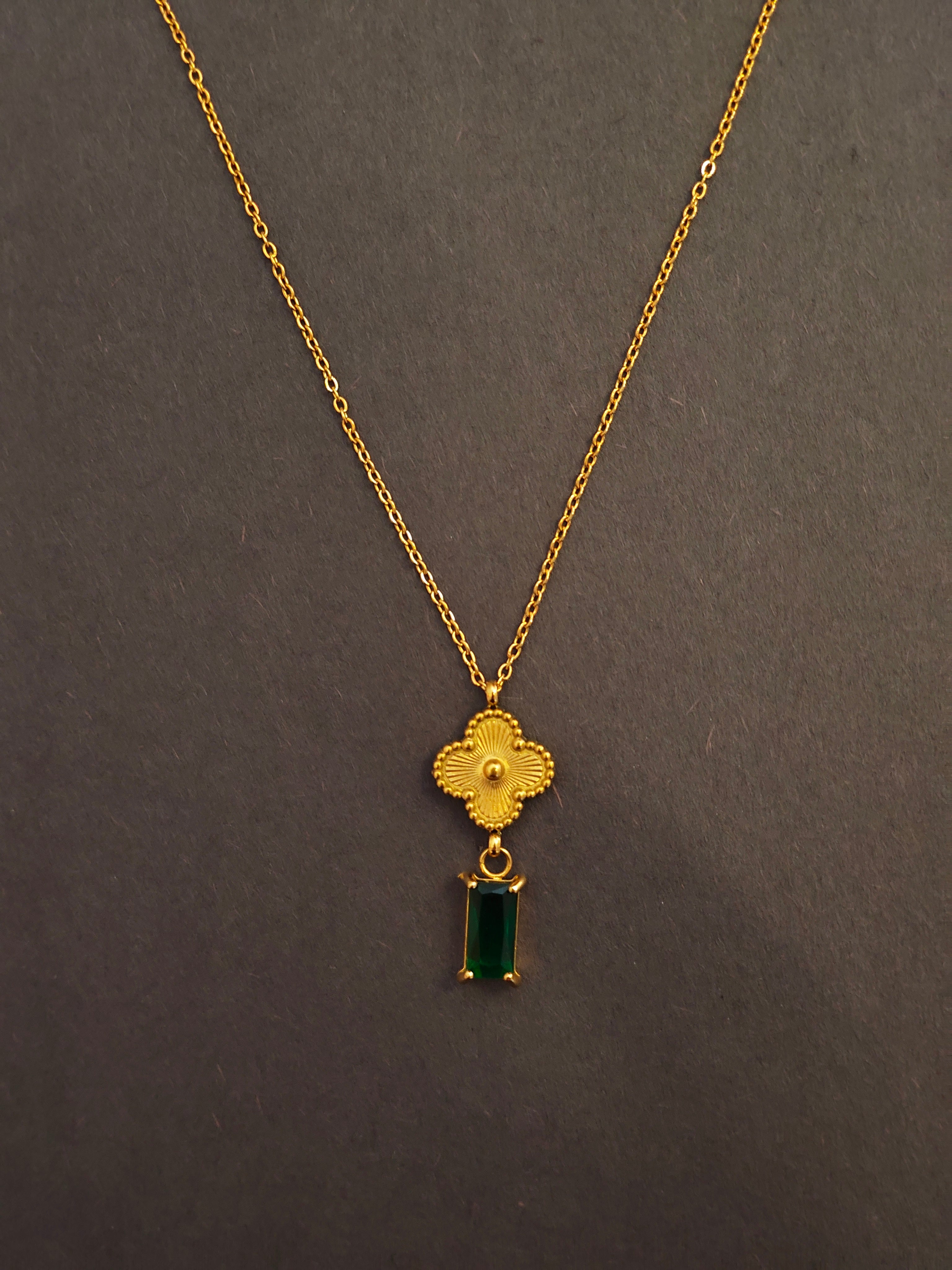 BeYoou.Bling Anti-Tarnish Waterproof Stainless Steel Luxury Green Crystal Pendant Necklace for Women