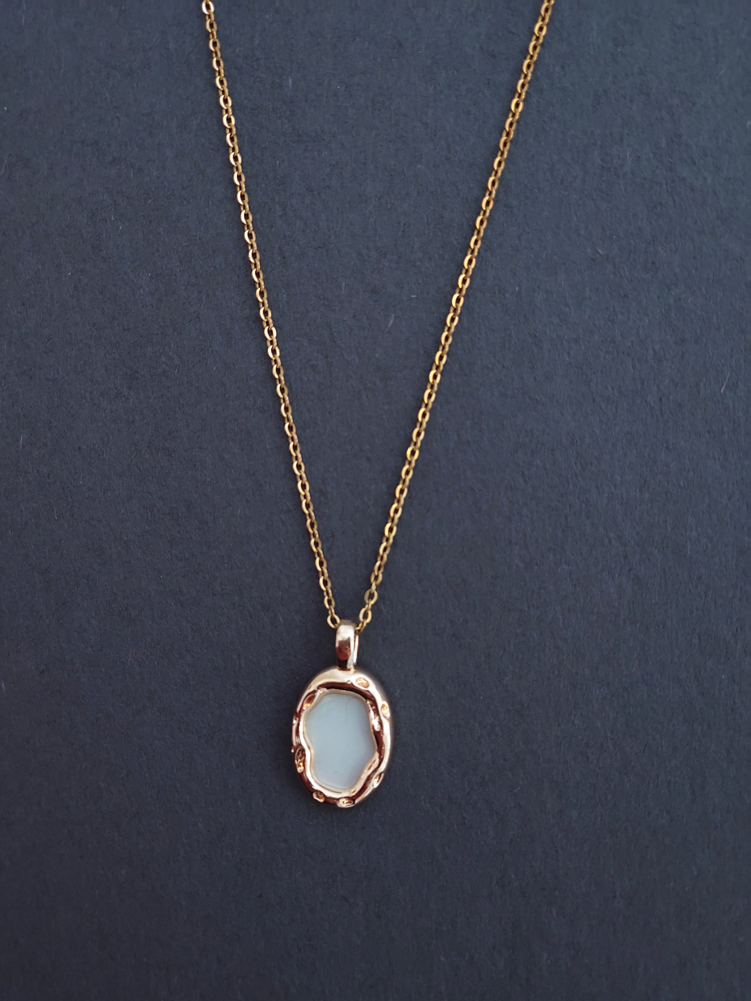 BeYoou.Bling Anti-Tarnish Waterproof Stainless Steel Minimalist Oval Pendant Necklace for Women