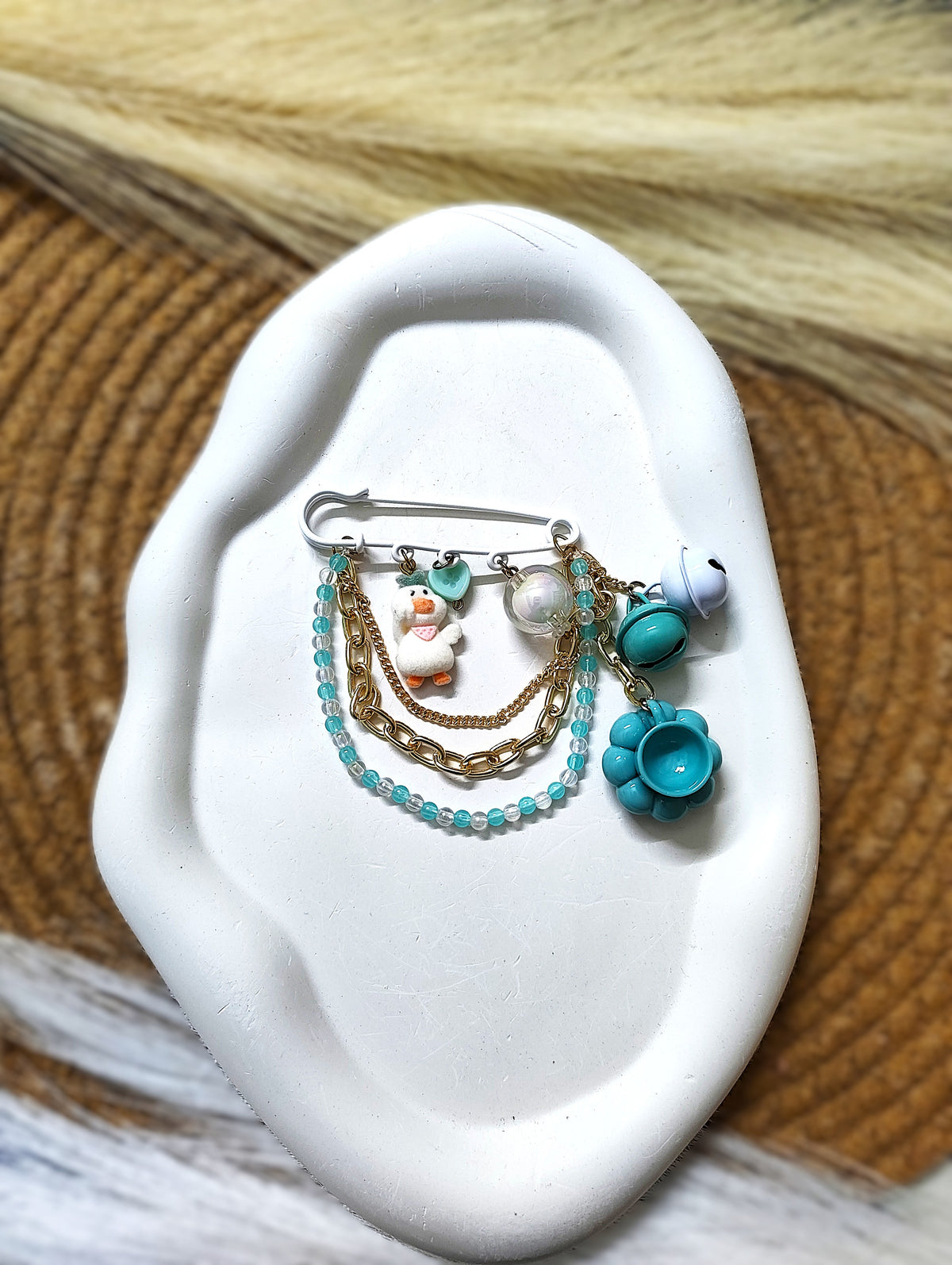 BeYoou.Bling kawaii Handcrafted Cute Duck Safety Pin Brooch, Kilt Pin
