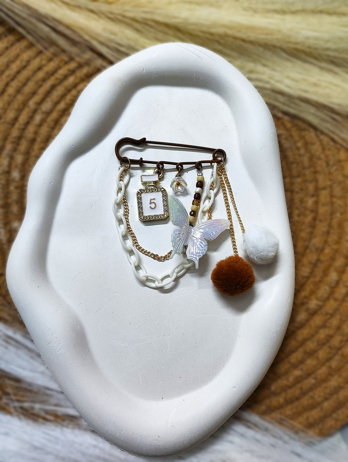 BeYoou.Bling kawaii Handcrafted Elegant No. 5 Perfume Bottle Safety Pin Brooch, Kilt Pin