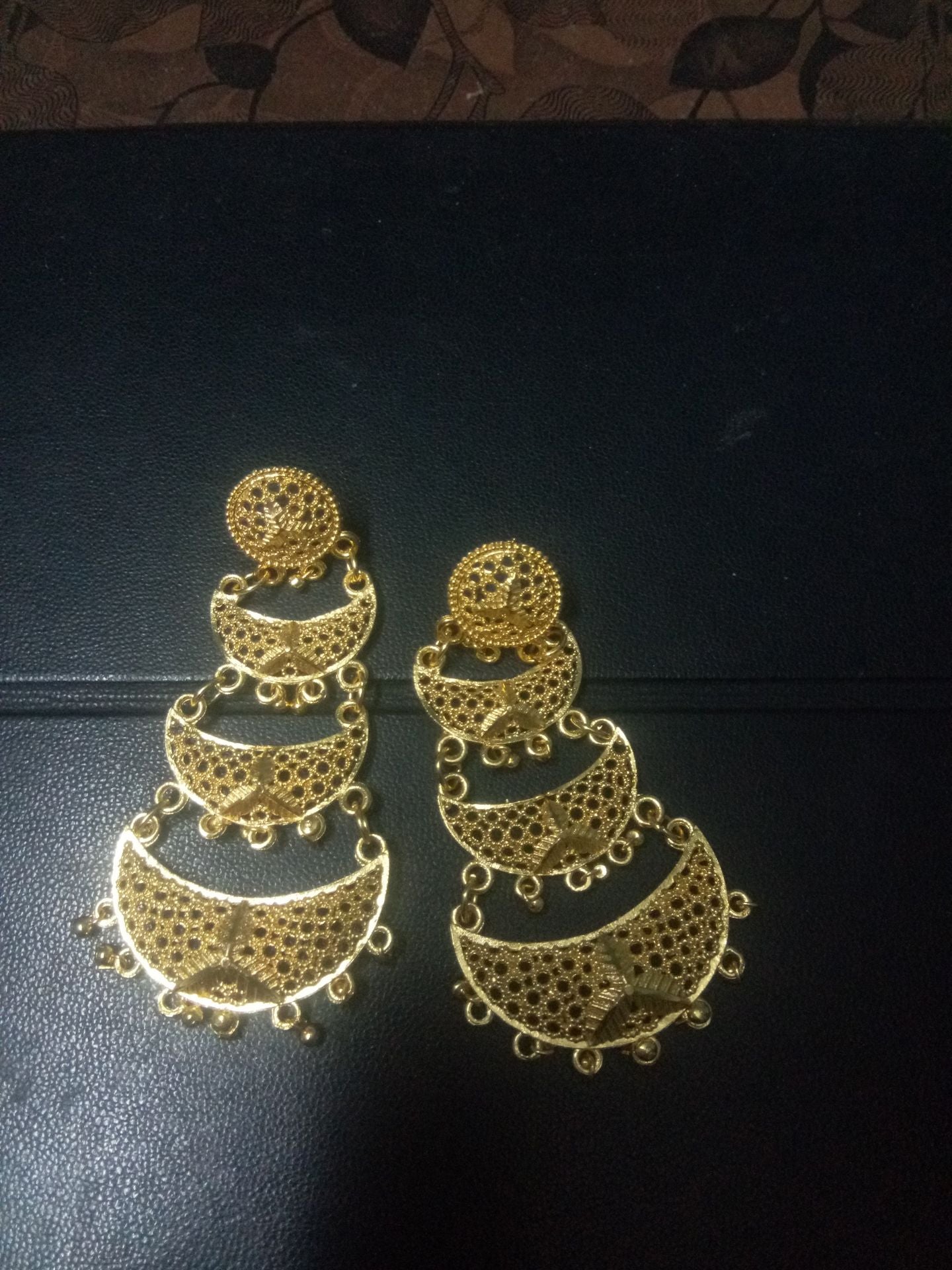 Daily wear gold ear on sale hangings