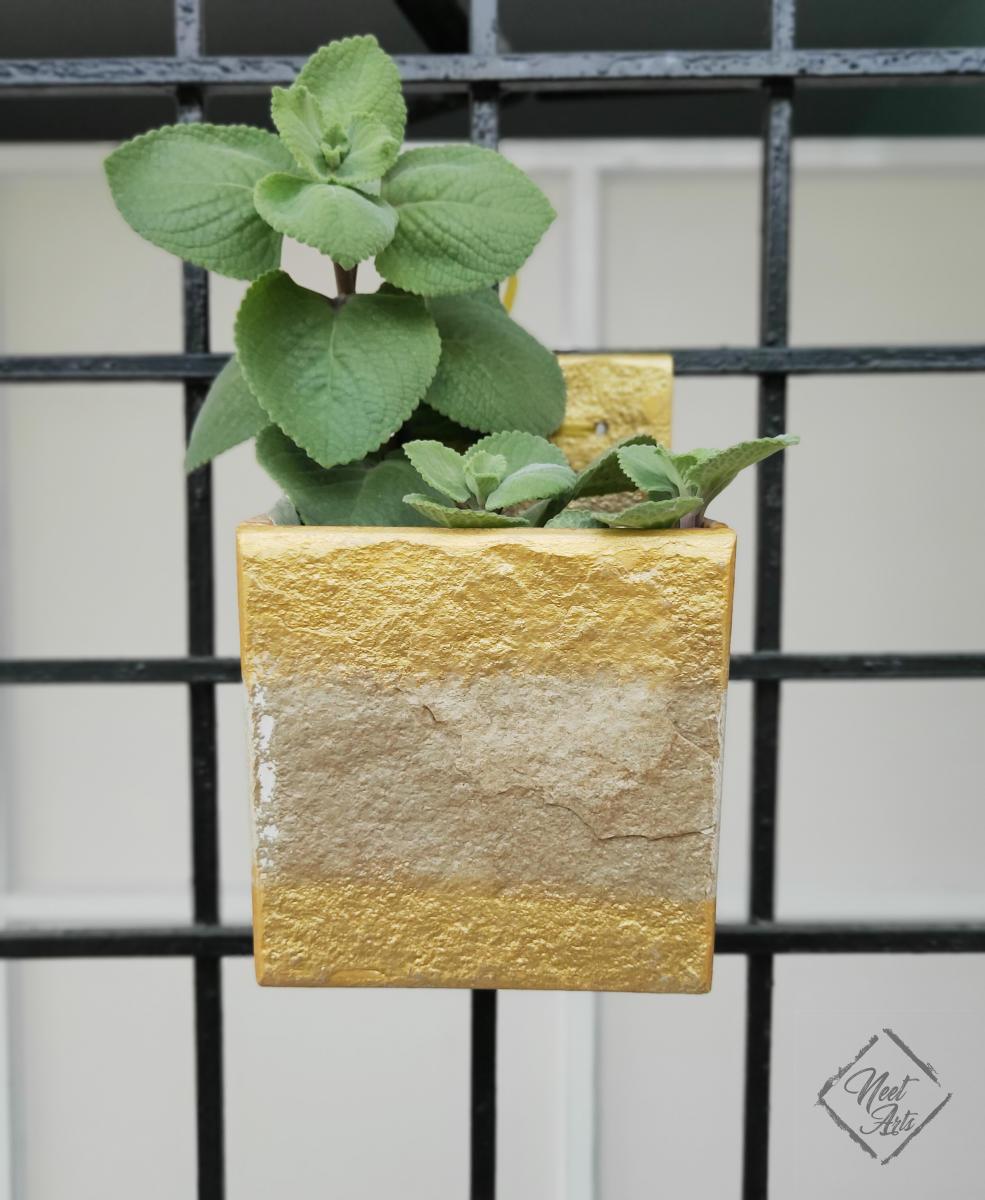 Neet Arts Natural Slate Stone Vertical Planter - Blooming Yellow - hfnl!fe